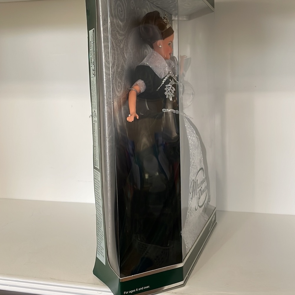 Millennium Princess Teresa Friend of Barbie NIB 2000 Millennium Keepsake Inside - Picture 13 of 13
